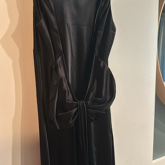 ♦️ABS COLLECTION♦️black satin evening gown with open bow back - Picture 2 of 5